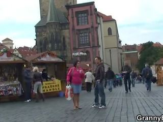 Babi turist skoki na penis