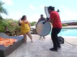 Bersemangat wanita gemuk cantik emma kebun istana keparat tiang photographer